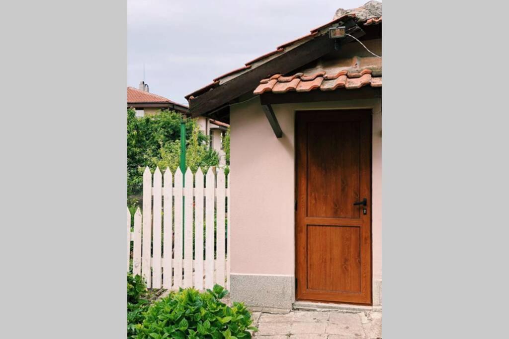 Cute Little House With A White Picket Fence Villa Burgas City Eksteriør billede